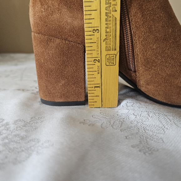 Le Chateau Ankle Boots Cognac Suede Boho Western Party NWT Style Y076 Sz 8 - Picture 12 of 15